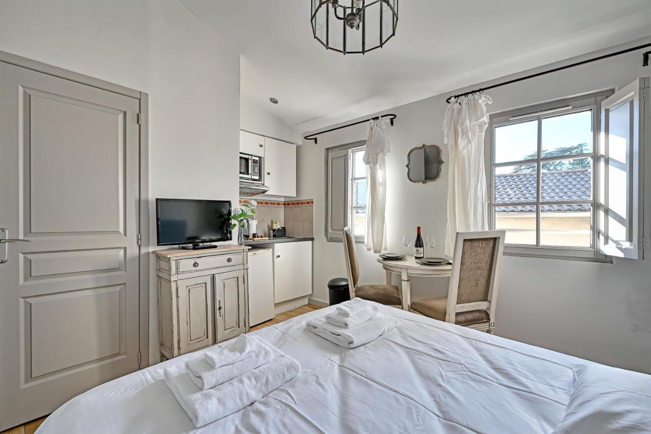 Au Coeur Des Papes, Dans Batisse De Charme Studios & Appartements En Coeur De Ville Avignon Exterior foto