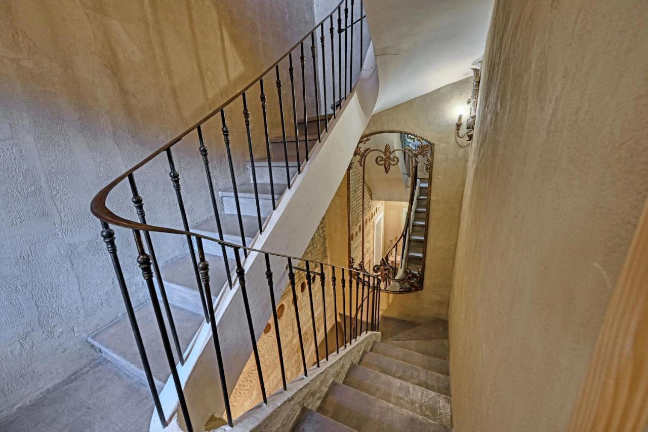 Au Coeur Des Papes, Dans Batisse De Charme Studios & Appartements En Coeur De Ville Avignon Exterior foto