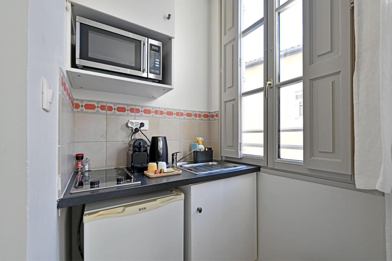Au Coeur Des Papes, Dans Batisse De Charme Studios & Appartements En Coeur De Ville Avignon Exterior foto